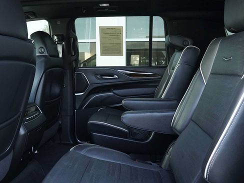 Used 2023 Cadillac Escalade ESV Premium Luxury w/ Performance Package AWD/4WD image 39