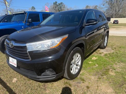 Used 2016 Toyota Highlander LE image 2