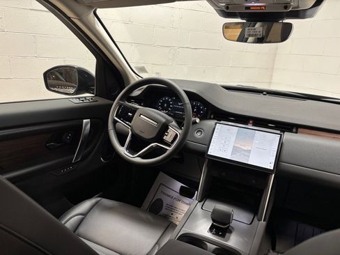 New 2025 Land Rover Discovery Sport S image 31