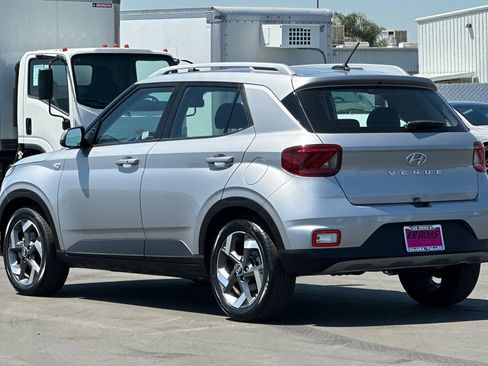 Used 2025 Hyundai Venue SEL FWD image 7