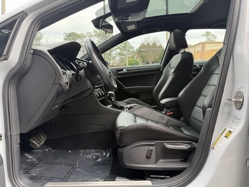 Used 2018 Volkswagen GTI SE w/ SE Leather Package image 25