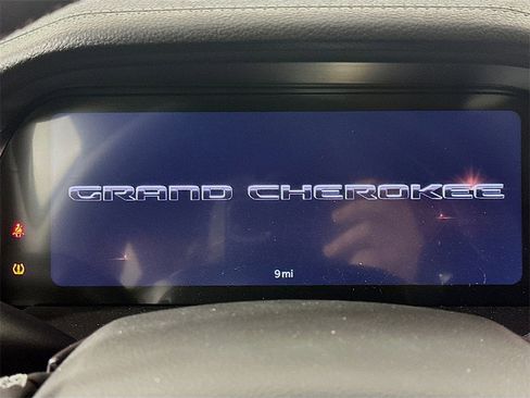 New 2025 Jeep Grand Cherokee Limited w/ Black Appearance Package image 11