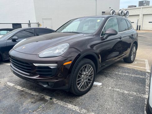 Used 2017 Porsche Cayenne AWD/4WD image 3