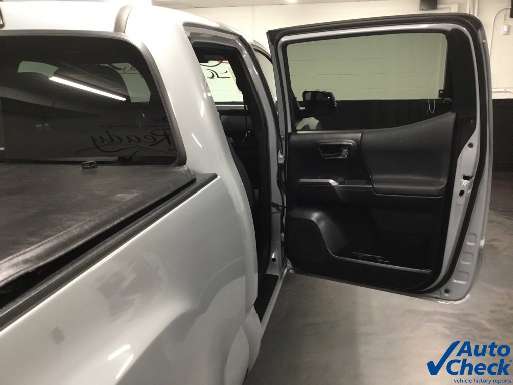 Used 2018 Toyota Tacoma TRD Off-Road w/ Technology Package AWD/4WD image 46