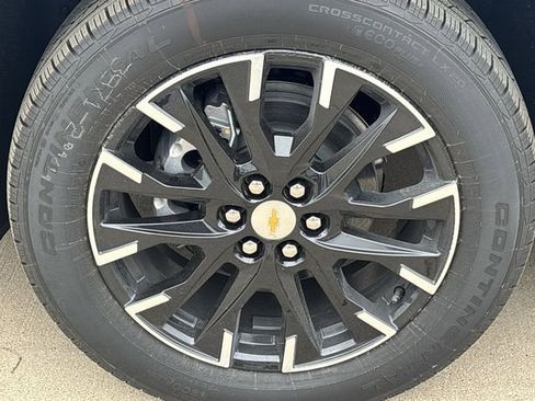 New 2026 Chevrolet Traverse LT w/ Sun and Wheel Package FWD image 10