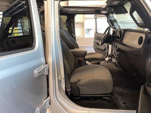 Used 2024 Jeep Wrangler Unlimited Sport image 17