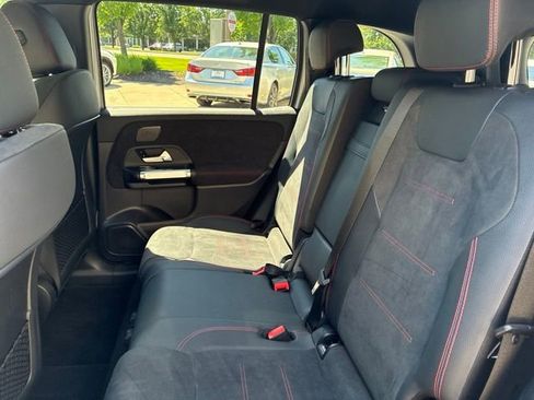 Used 2023 Mercedes-Benz EQB 300 4MATIC image 30