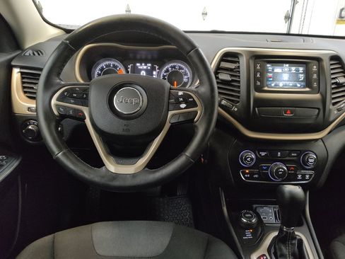 Used 2016 Jeep Cherokee Sport w/ Cold Weather Group AWD/4WD image 22