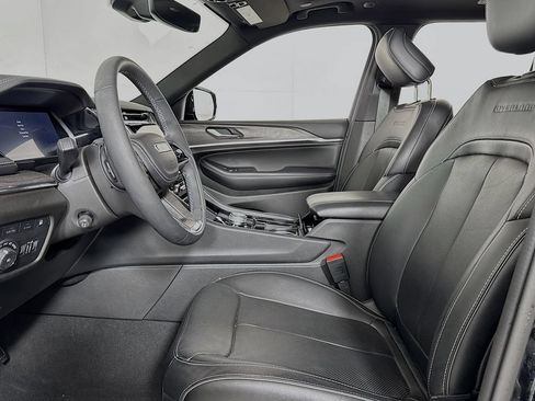 Used 2023 Jeep Grand Cherokee Overland AWD/4WD image 9