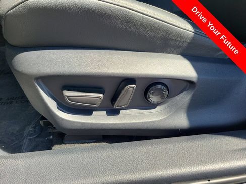 Used 2025 Toyota Camry SE FWD image 18