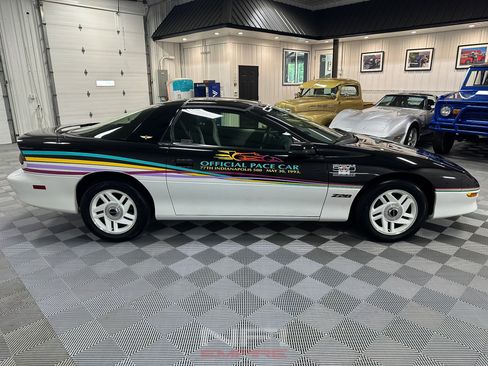Used 1993 Chevrolet Camaro Z28 RWD image 7
