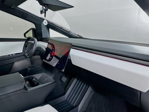 Used 2024 Tesla Cybertruck AWD Crew Cab image 29