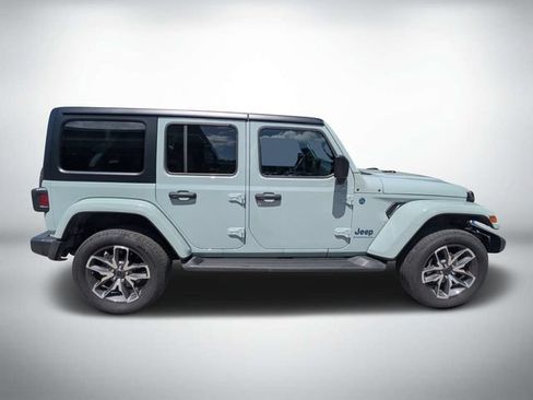 Used 2024 Jeep Wrangler Unlimited w/ Convenience Group AWD/4WD image 2