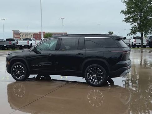 New 2026 Chevrolet Traverse LT w/ Sun and Wheel Package FWD image 7