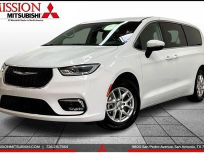 Used 2023 Chrysler Pacifica Touring-L