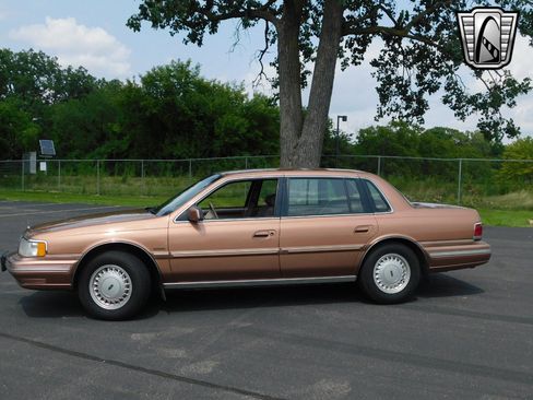 Used 1992 Lincoln Continental Executive image 2