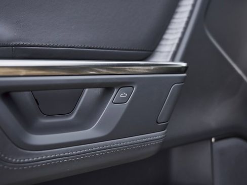 Used 2025 Rivian R1S Adventure image 39