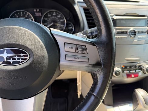 Used 2011 Subaru Outback 2.5i Premium AWD/4WD image 17