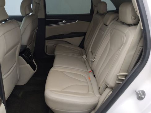 Used 2017 Lincoln MKX Reserve w/ Driver Assistance Package FWD image 18