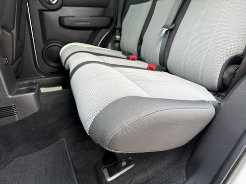 Used 2008 Dodge Nitro SXT RWD image 16