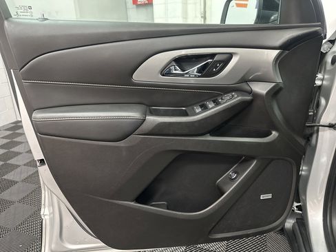 Used 2021 Chevrolet Traverse RS image 18