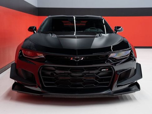 Used 2021 Chevrolet Camaro ZL1 RWD image 17