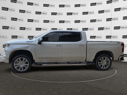 Used 2024 Chevrolet Silverado 1500 High Country w/ High Country Premium Package AWD/4WD image 3