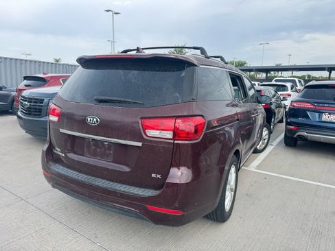 Used 2018 Kia Sedona EX FWD image 3