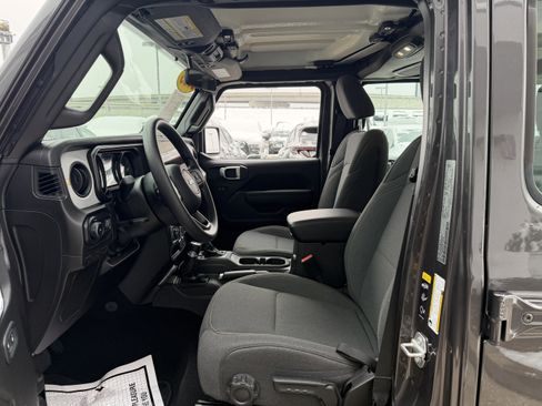 Used 2025 Jeep Wrangler Sport image 28