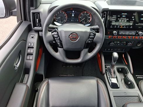 Certified 2025 Nissan Frontier PRO-4X w/ Pro Premium Package AWD/4WD image 12