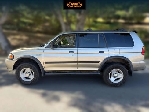 Used 2000 Mitsubishi Montero Sport XLS image 2