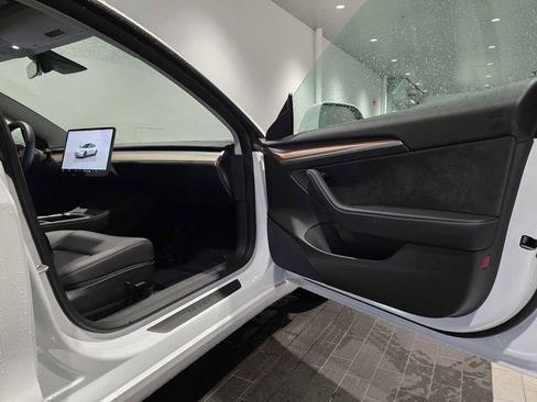 Used 2022 Tesla Model 3 image 12