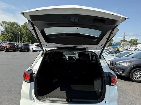 Used 2023 Chevrolet Equinox Premier AWD/4WD image 16