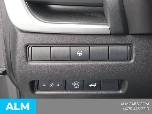 Used 2025 Nissan Rogue SV FWD image 25