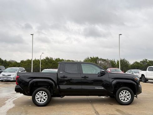 Used 2025 Toyota Tacoma SR5 image 6