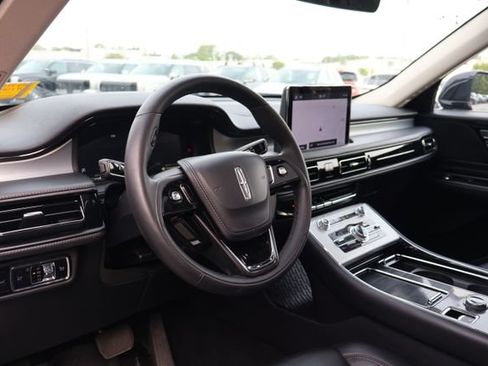 Used 2024 Lincoln Aviator AWD w/ Premium Package image 10