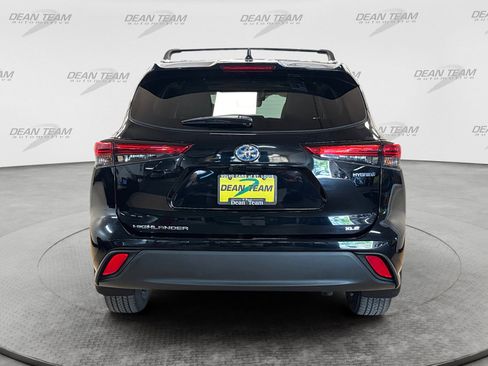 Used 2020 Toyota Highlander XLE AWD/4WD image 8