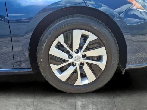 Used 2023 Nissan Altima 2.5 S FWD image 9