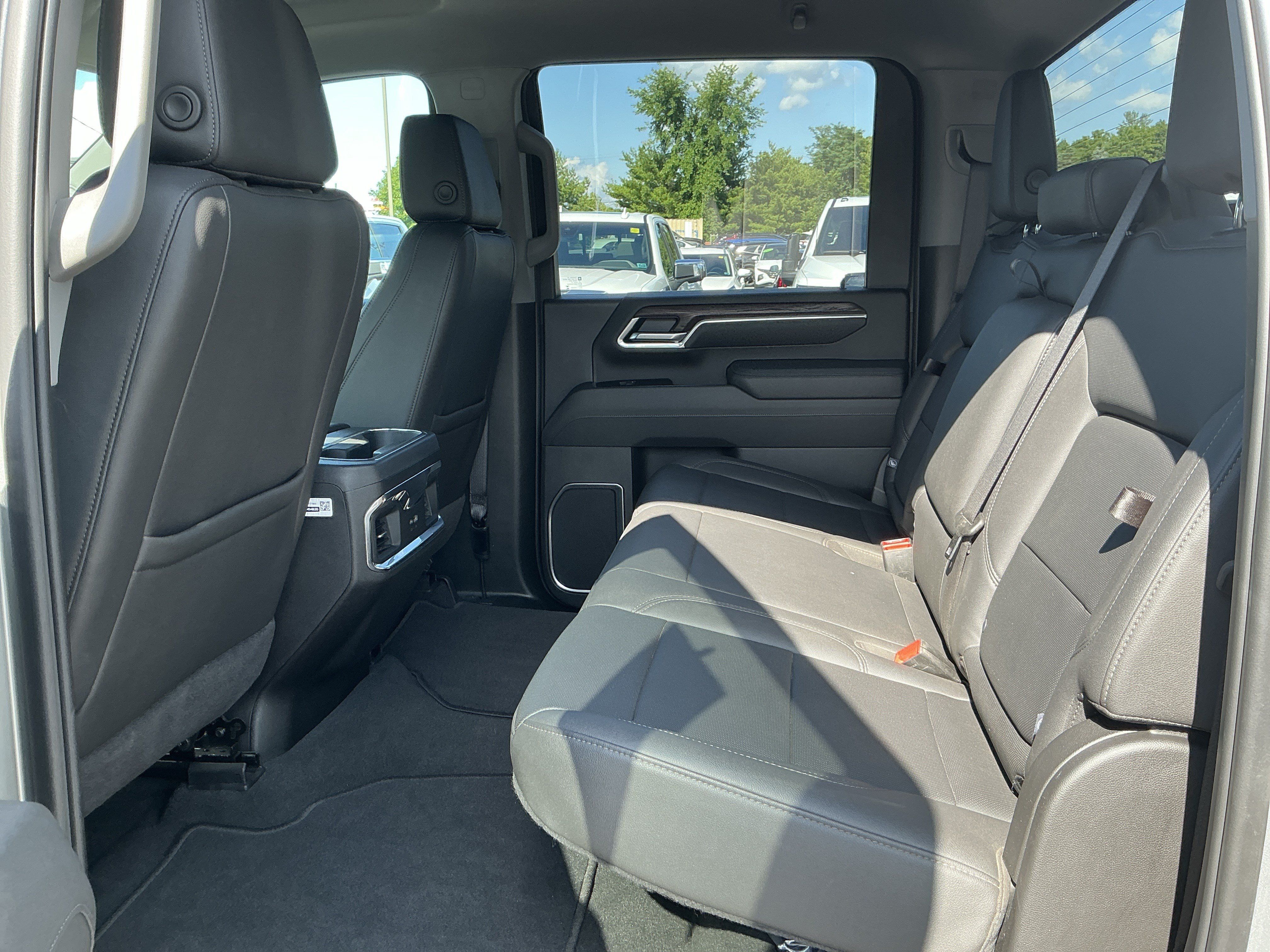 Used 2025 GMC Sierra 3500 SLT w/ SLT Convenience Package AWD/4WD image 25