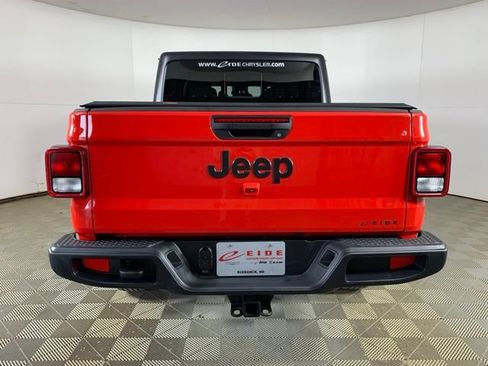 Used 2024 Jeep Gladiator Sport AWD/4WD image 14