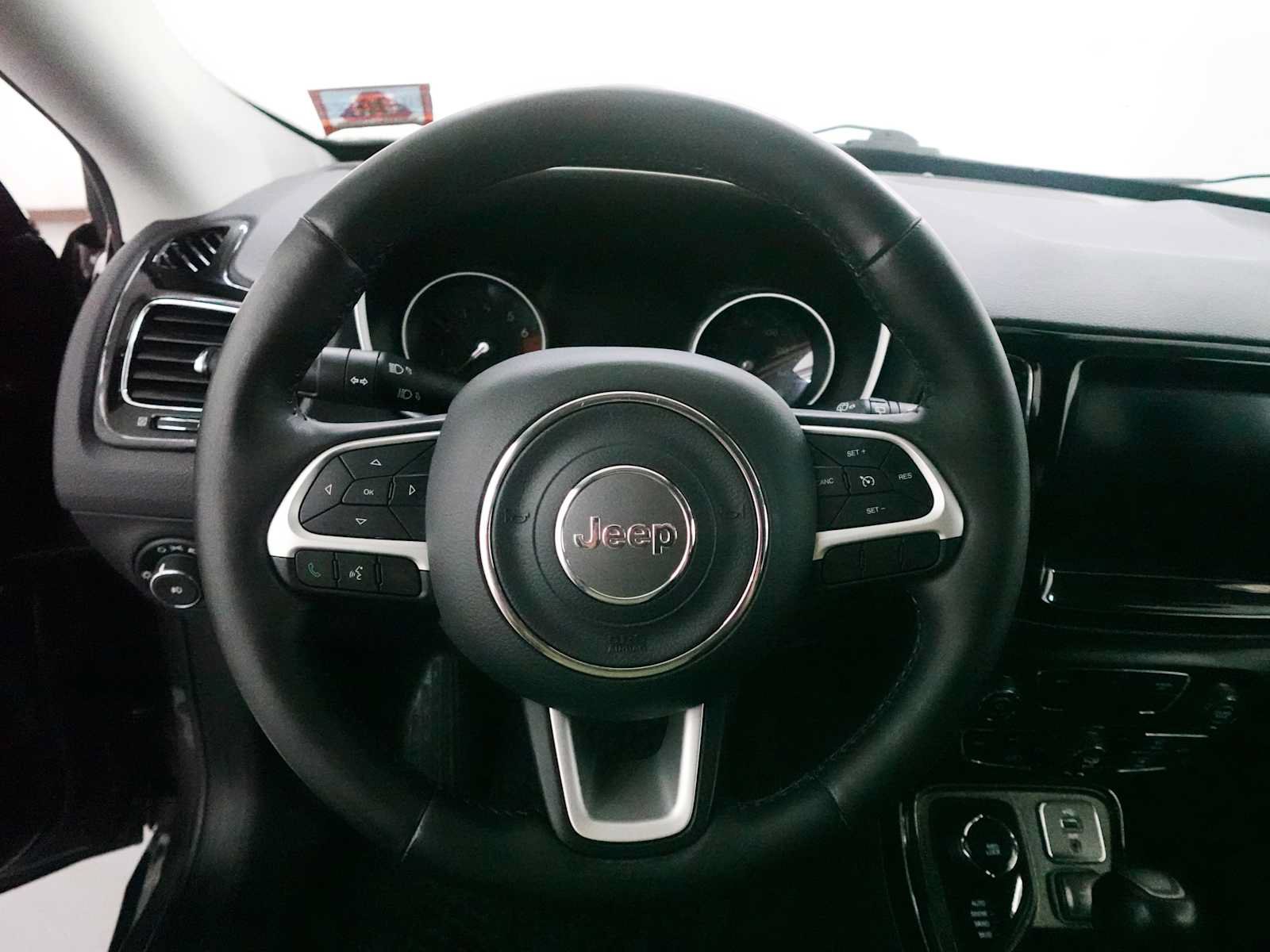 Used 2018 Jeep Compass Latitude w/ Popular Equipment Group AWD/4WD image 16