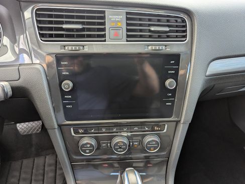 Used 2019 Volkswagen e-Golf SE w/ Driver Assistance Package image 17