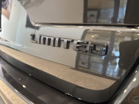 Used 2024 Jeep Grand Cherokee Limited w/ Black Appearance Package image 15