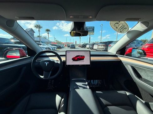 Used 2025 Tesla Model Y Long Range image 20