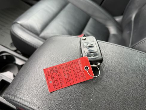 Used 2017 Volkswagen Tiguan Sport image 13