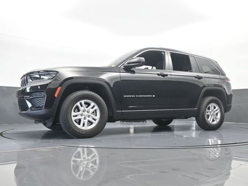 Used 2025 Jeep Grand Cherokee Laredo image 53