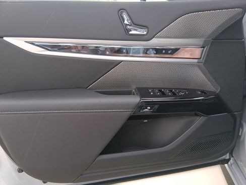 New 2026 BMW 750e xDrive image 21