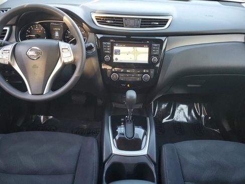 Used 2016 Nissan Rogue SV w/ SV Premium Package image 14