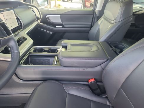 Certified 2025 Ford Expedition Active AWD/4WD image 15