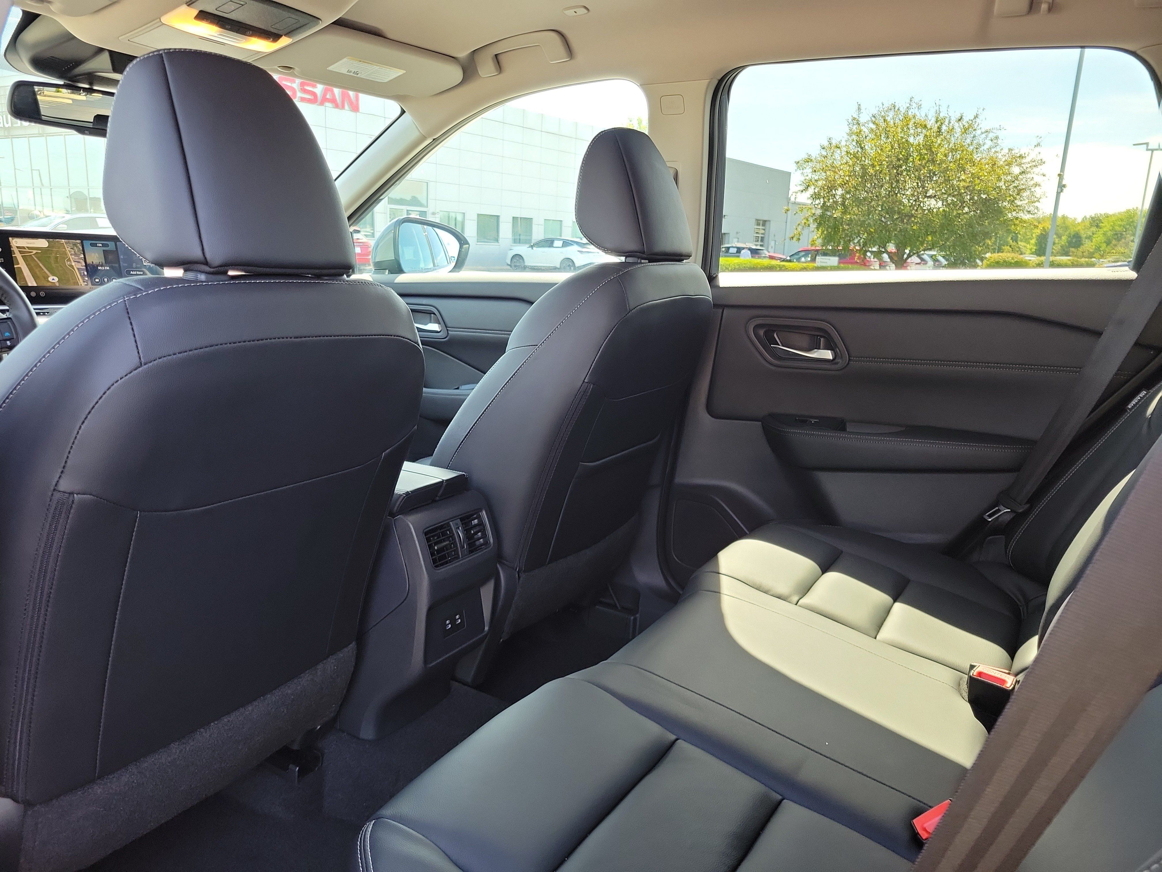 Certified 2025 Nissan Rogue SL FWD image 14